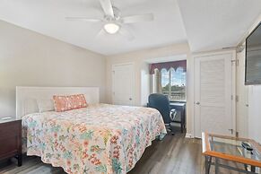 Yacht Club Villas #2-504 4 Bedroom Condo by RedAwning