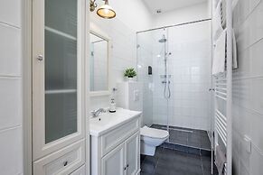 Luxurious Apartment At City Center