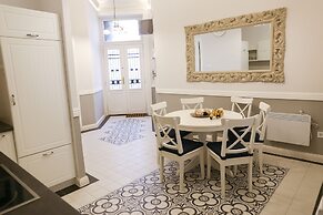 Luxurious Apartment At City Center