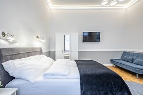 Luxurious Apartment At City Center