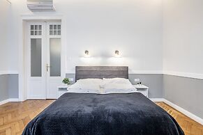 Luxurious Apartment At City Center