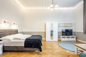 Luxurious Apartment At City Center