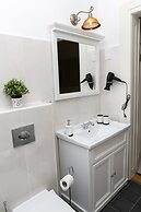 Luxurious Apartment At City Center