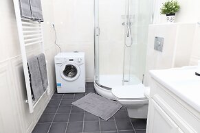 Luxurious Apartment At City Center