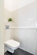 Luxurious Apartment At City Center