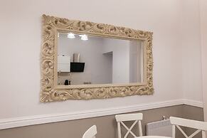 Luxurious Apartment At City Center