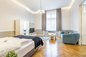 Central Luxury Apartment