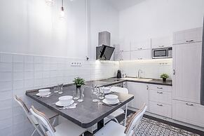 Central Luxury Apartment