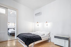 Central Luxury Apartment