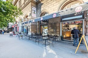 Central Luxury Apartment