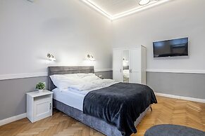 Central Luxury Apartment