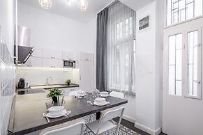 Central Luxury Apartment