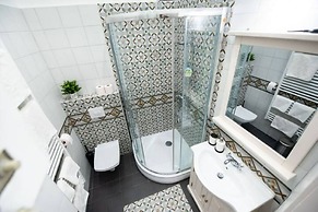 Central Luxury Apartment