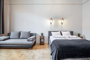 Central Luxury Apartment