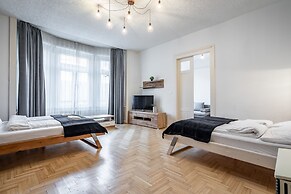 Central Luxury Apartment