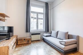 Central Luxury Apartment