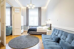 Central Luxury Apartment