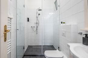 Central Luxury Apartment