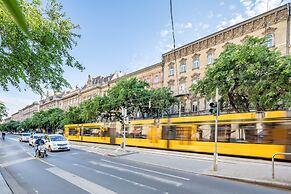 Central Luxury Apartment