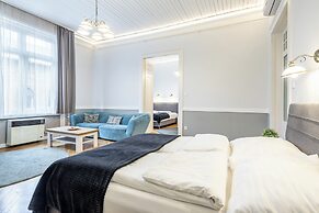 Central Luxury Apartment