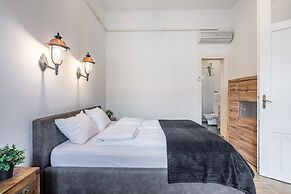 Central Luxury Apartment