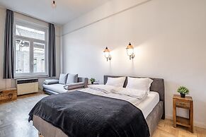 Central Luxury Apartment