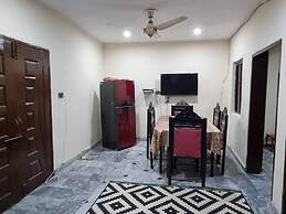 Gujar Khan - 3 Bed Apartment - Sleeps 6 - Parking