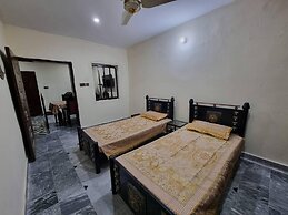 Gujar Khan - 3 Bed Apartment - Sleeps 6 - Parking