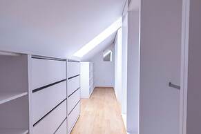 Luxury 10-bed Villa With View, Pool, Playground