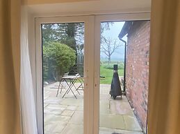 Private Entry Double Bedroom With Beautiful Views!