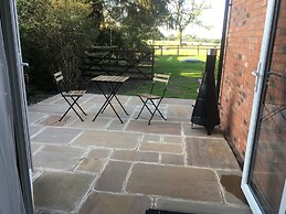 Private Entry Double Bedroom With Beautiful Views!