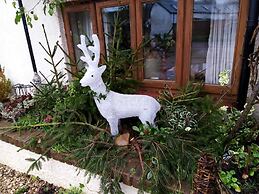 Charming Gnome Cottage, in Devon Near Sidmouth