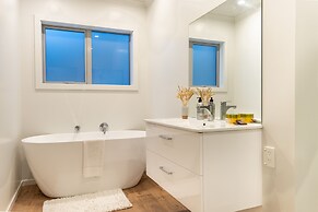 Manly Bay Wonderful 3BR New Home - Fibre