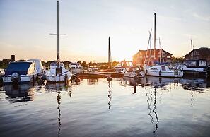 Bades Huk Marina Hotel