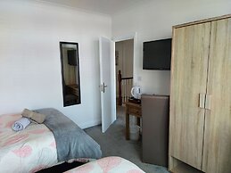 Room-apple House Wembley - Family Room w