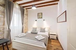 Room in Apartment - Stephane City Vibe Suites - Double Room