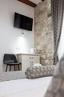 Room in Apartment - Stephane City Vibe Suites - Double Room