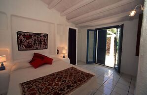 Charming Mediterranean House Surrounded by a Natural Oasis