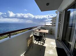 Nice Seafront Flat - Beach, Port & Athens Airport