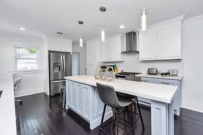 Historical Cozy Home in the Houston Heights Near Downtown, Midtown Gal