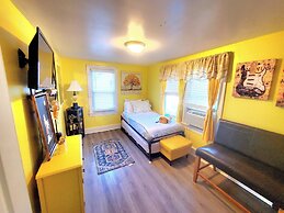 Room in Guest Room - Yellow Rm Dover- Del State, Bayhealth- Dov Base