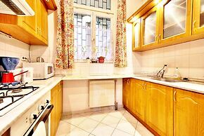 Vibrant 3 Bedroom Apartment In The Pulsing Heart Of Budapest