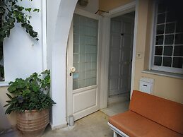 Small Apartment For 3 Pers 70meters From The Beach