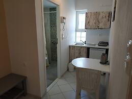 Small Apartment For 3 Pers 70meters From The Beach