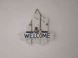 Small Apartment For 3 Pers 70meters From The Beach