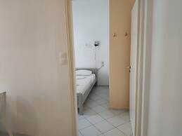 Small Apartment For 3 Pers 70meters From The Beach