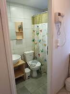 Small Apartment For 3 Pers 70meters From The Beach