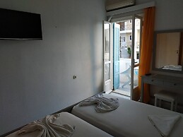 Small Apartment For 3 Pers 70meters From The Beach