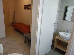 Small Apartment For 3 Pers 70meters From The Beach