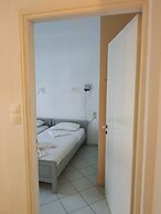 Small Apartment For 3 Pers 70meters From The Beach